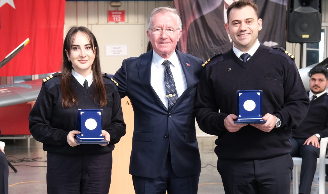 AYJET Uçuş Okulu Yeni Mezunları İçin Tören Düzenledi AYJET Uçuş Okulu’nun 130. dönem mezuniyet töreni, mezun pilotlar, aileleri