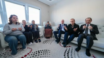 İstanbul Valisi Davut Gül, görevi sırasında geçirdiği trafik kazasında şehit