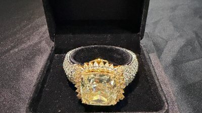 Endonezya’dan kaçak yollarla getirdikleri 3 milyon dolar değerindeki 80 karatlık