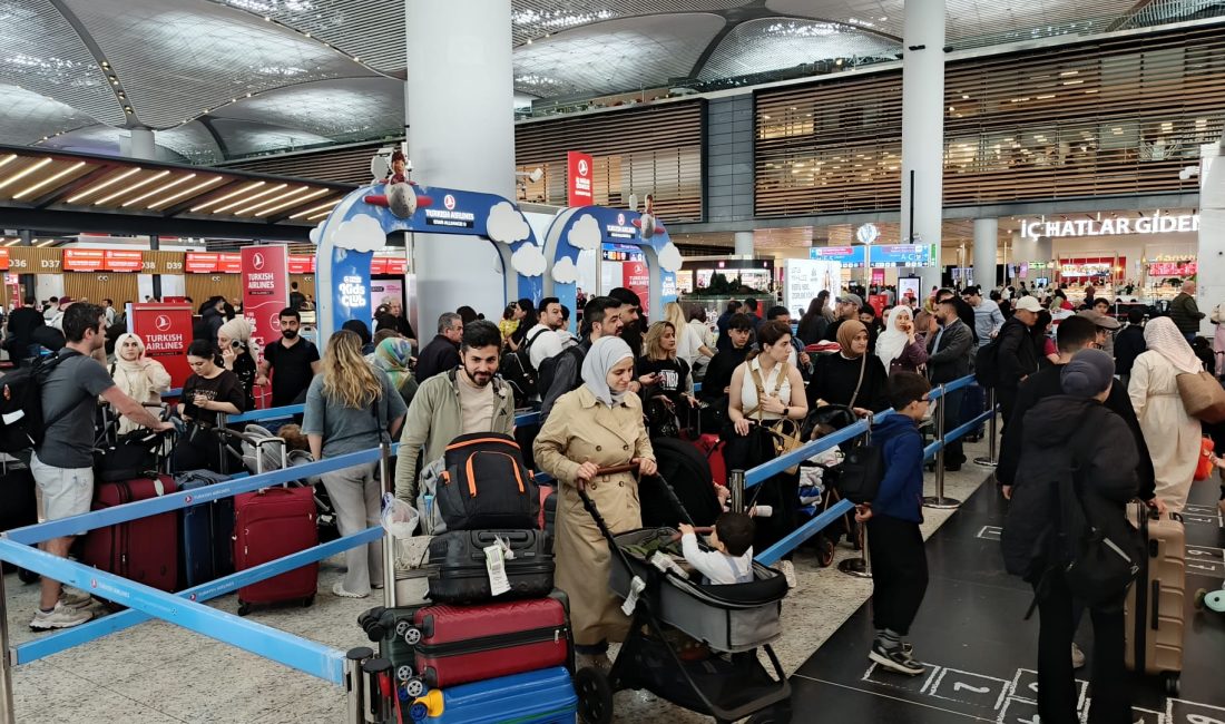 İstanbul’daki havalimanlarında bayram yoğunluğu başladı Kurban Bayramı tatilini yurt içi ve yurt dışında değerlendirmek isteyen