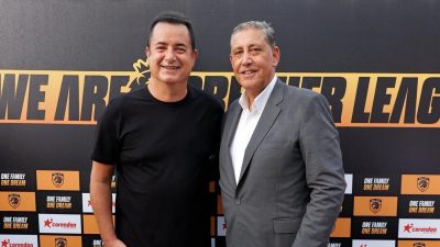 Hull City’nin sahibi Acun Ilıcalı, kulübün Premier Lig’e yükselme kutlamaları