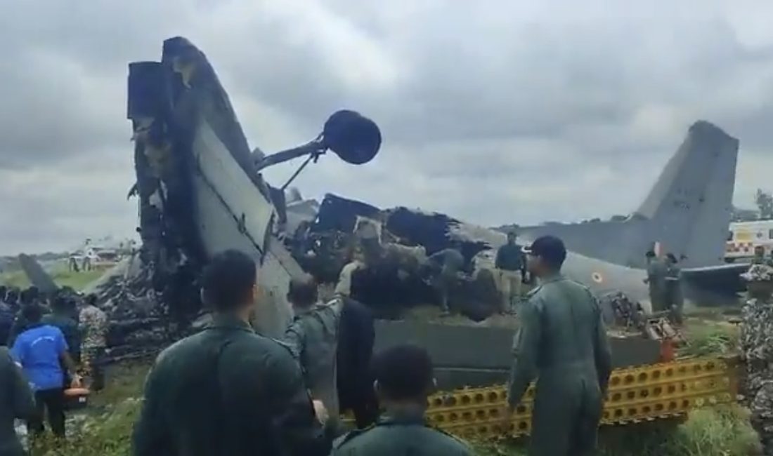 Hindistan’da Askeri Nakliye Uçağı Düştü Hindistan Hava Kuvvetleri'ne ait AN-32 nakliye uçağı iniş denemesi sırasında