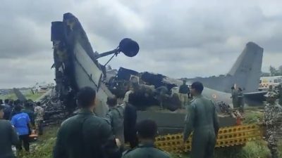 Hindistan Hava Kuvvetleri'ne ait AN-32 nakliye uçağı iniş denemesi sırasında