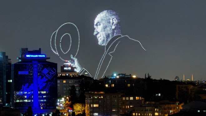 100. Gazi Koşusu kutlamaları kapsamında İstanbul semalarında drone gösterisi gerçekleştirildi