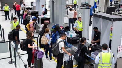 Dubai Havalimanı'nda Şok: Valizde İki Cansız Ayı Yavrusu Ele Geçirildi
Dubai