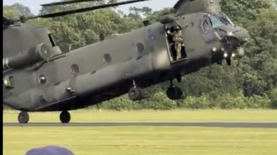 22 Tonluk Dev Helikopterden Nefes Kesen Gösteri! Chinook Yeteneklerini Sergiledi
Dünyanın