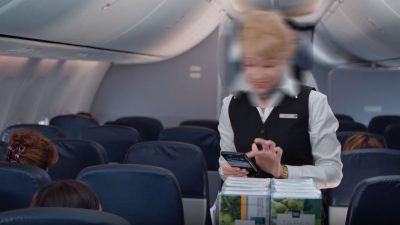 United Airlines'ta bazı Kıdemli Kabin Memurları, cazip uçuş görevlerini para