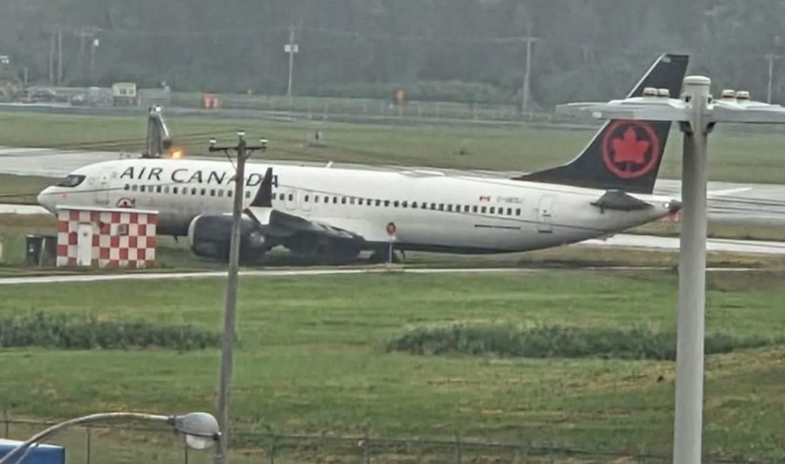 Air Canada uçağı Montreal’de taksi yolundan çıkarak çim alana saplandı!