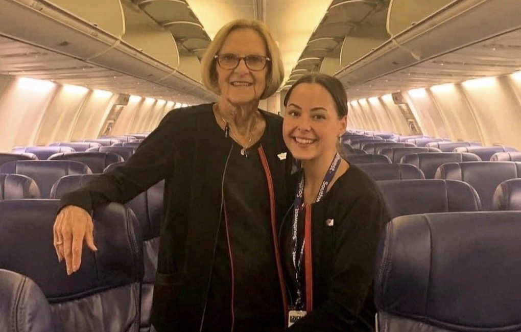 ABD’de Southwest Airlines’ta çalışan Cynthia Heck ile torunu Hannah Heck,