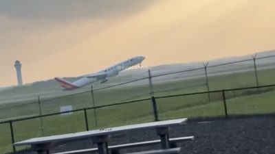 Kalitta Air'e ait Boeing 777  go-around sırasında kuyruk teması