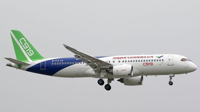 Çin’in yerli üretim yolcu uçağı COMAC C919, ilk kez uluslararası