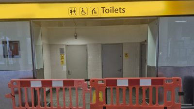 Londra'daki Gatwick Havalimanı, yakındaki Bough Beech Su Arıtma Tesisi'nde yaşanan