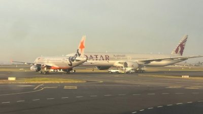 Avustralya Sydney Havalimanı’nda Gold Coast seferini yapacak olan Jetstar’a ait