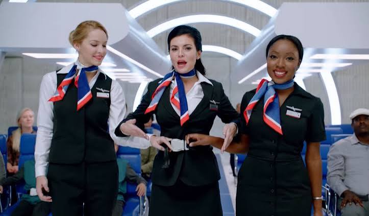American Airlines, eylül ayı için fazla kabin memuru bulunduğunu belirterek