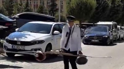 Konya’nın Beyşehir ilçesinde pilot olma hayaliyle kendi imkânlarıyla ahşaptan uçak