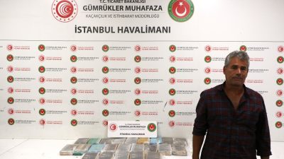 Meksika’dan İstanbul’a gelen O bir yolcudan şüphelenen gümrük ekipleri yolcunun