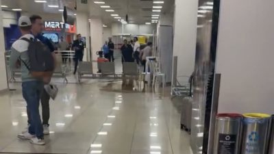 Trabzon Havalimanı'nı sağanak vurdu: Otopark ve yolcu çıkışı su altında