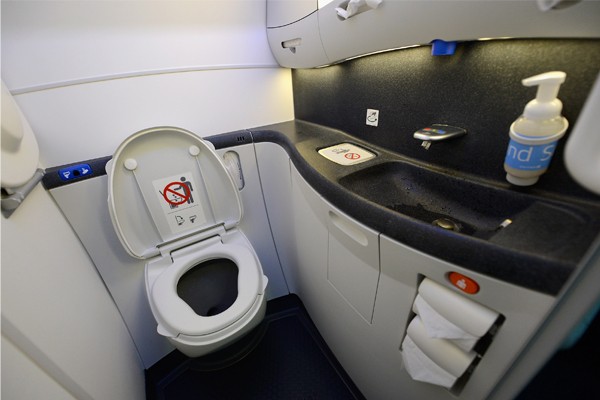 ABD’de United Airlines’ın Seattle-Newark seferini yapan Boeing 737 MAX 8